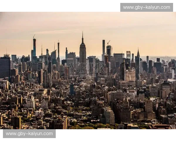 从曼哈顿天际线到布鲁塞尔广场：一场美式雄心与欧式优雅的终极博弈